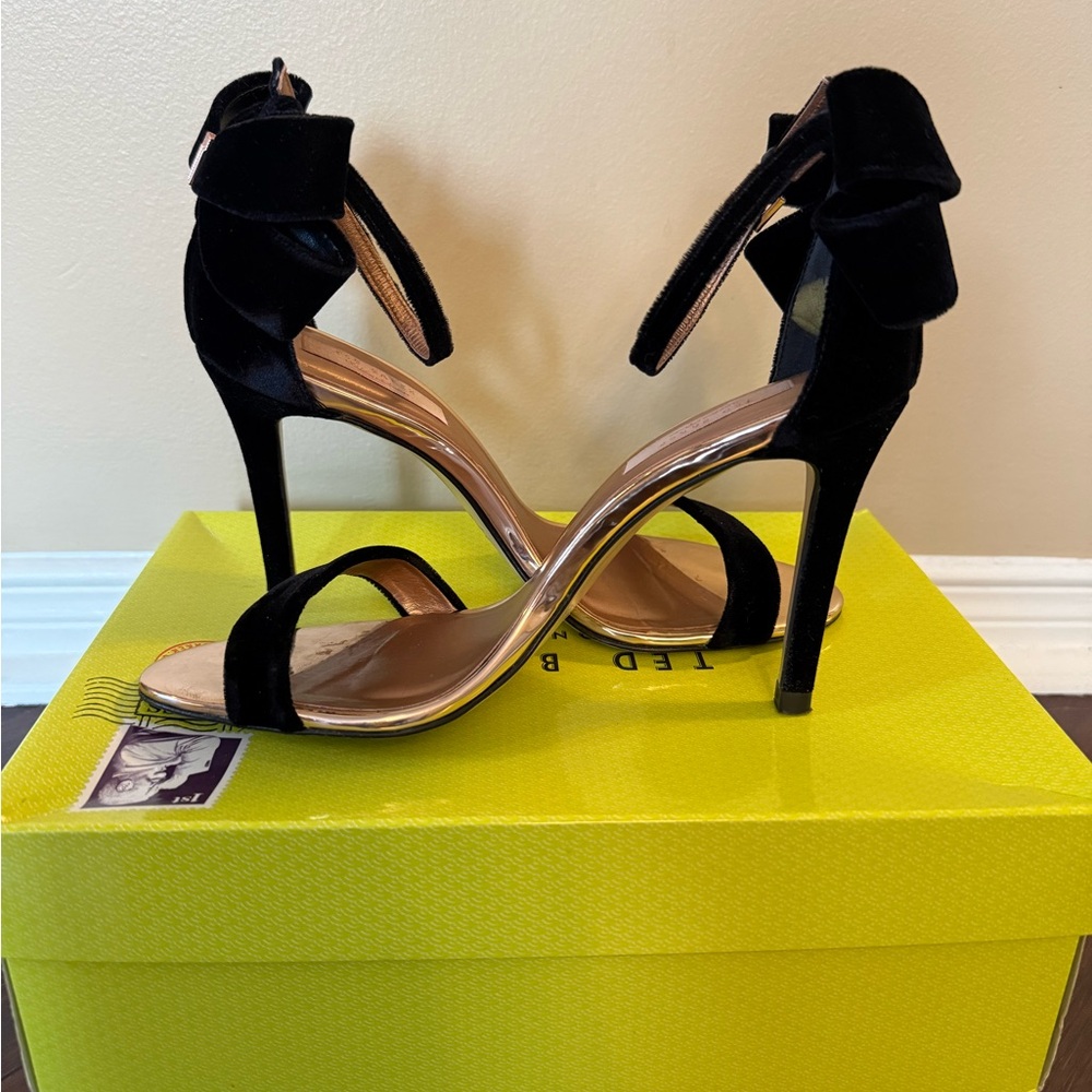 Ted Baker London Elira Velvet Bow Heeled Sandals Black – Size 39